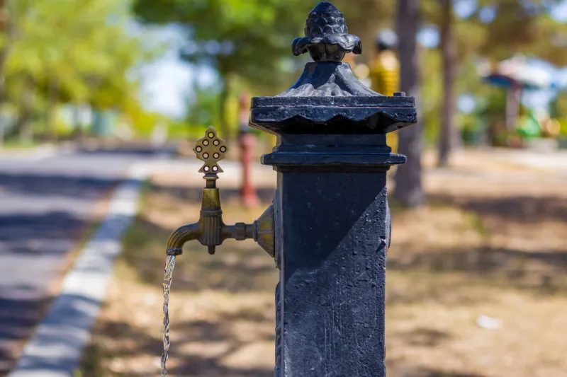 Turn the Handle, Take a Drink — When Water Was Free and Nobody Thought That Was Strange